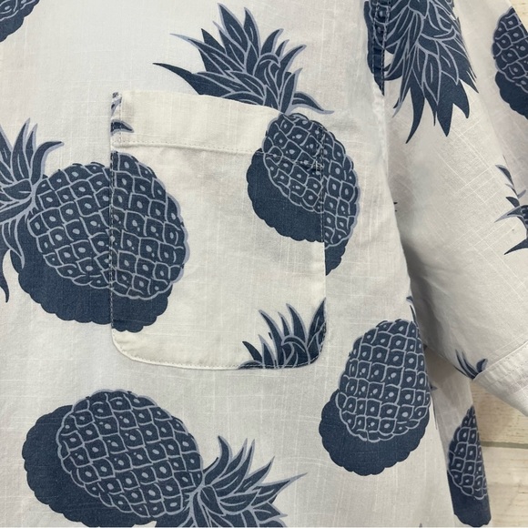 Izod Saltwater White Pineapple Print Button Short Sleeve Shirt - Picture 4 of 10